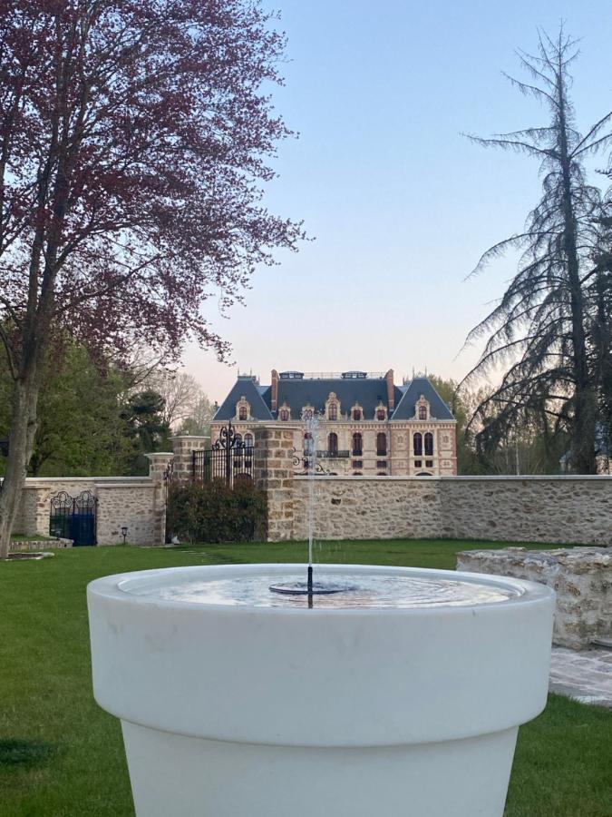 Loft Dans Le Clocher Face Au Chateau Bonnelles Eksteriør billede
