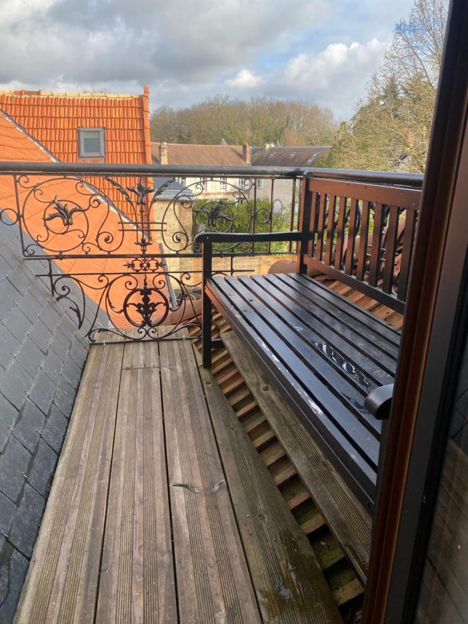 Loft Dans Le Clocher Face Au Chateau Bonnelles Eksteriør billede