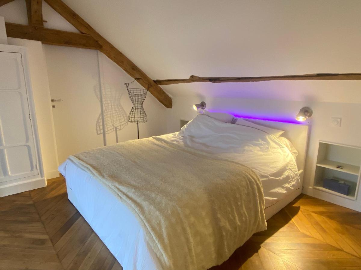 Loft Dans Le Clocher Face Au Chateau Bonnelles Eksteriør billede